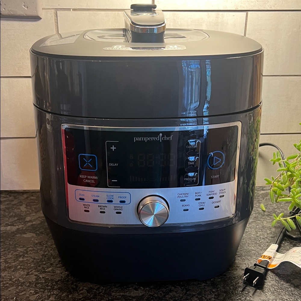 Pampered Chef Black and Silver Quick Cooker. NEW IN BOX - Picture 2 of 11